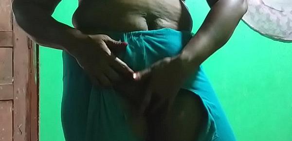  horny desi indian  tamil telugu kannada malayalam hindi vanitha showing big boobs and shaved pussy tear his green leggings press hard boobs press nip rubbing pussy masturbation white radish use